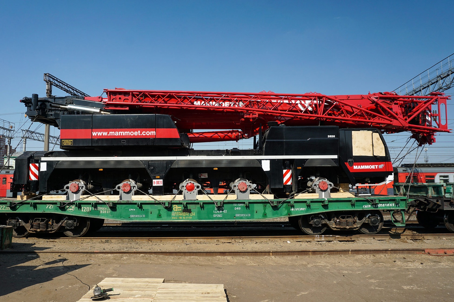 ЖД перевозка автокрана Liebherr LTM 1130 на двух универсальных платформах